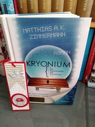 Buch Kryonium von Matthias A. K. Zimmermann. Das Cover ist blau mit einer großen Schneekugel und einem Schlüssel